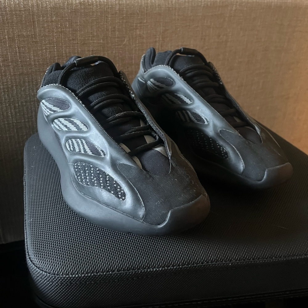 Adidas Yeezy 700 V3
